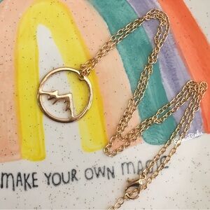 New FP Wanderlust Mountain Explore Pendant Necklace | Travel 🌟